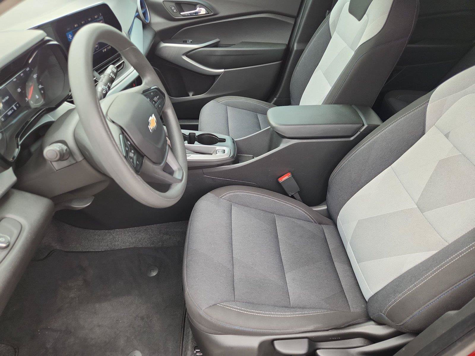 Certified 2025 Chevrolet Trax LS FWD image 17
