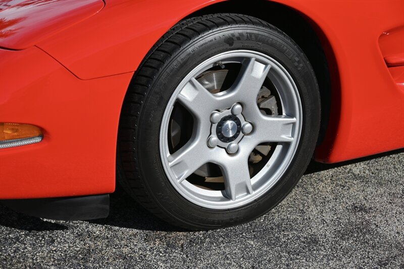 Used 1999 Chevrolet Corvette Coupe w/ Memory Pkg RWD image 9