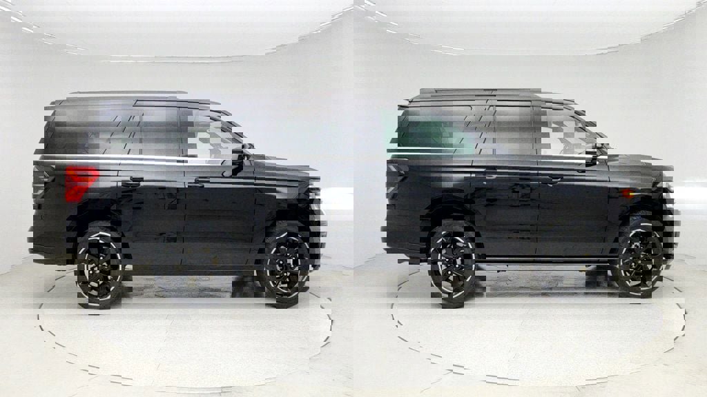 Used 2022 Ford Expedition Max Limited image 4