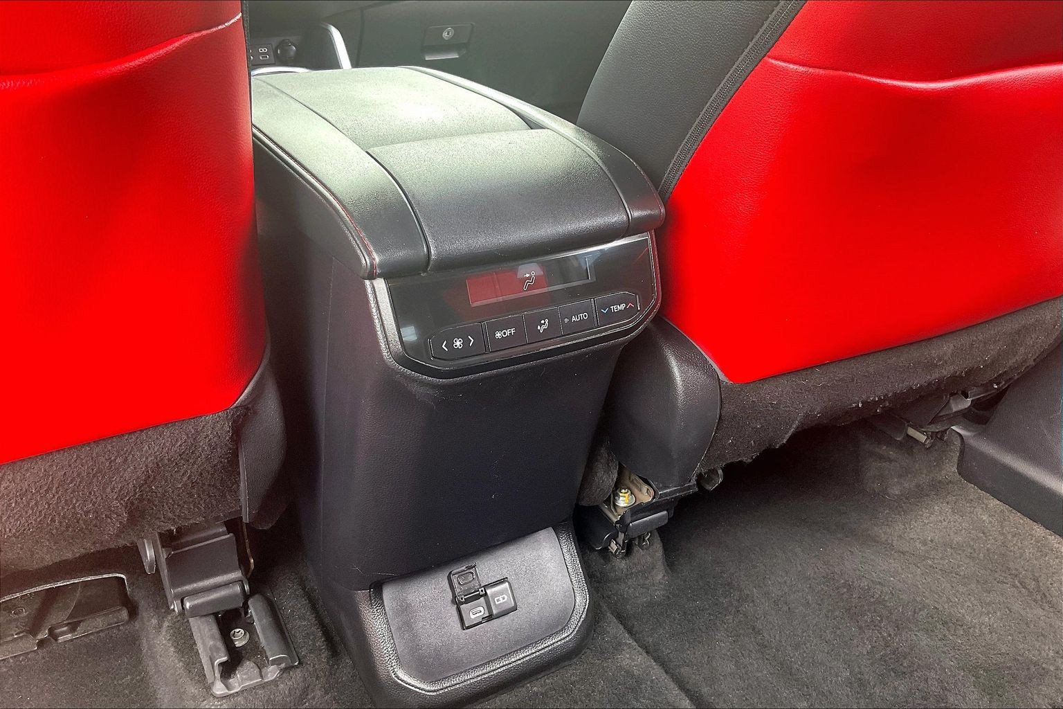 Used 2023 Toyota Highlander XSE AWD/4WD image 41