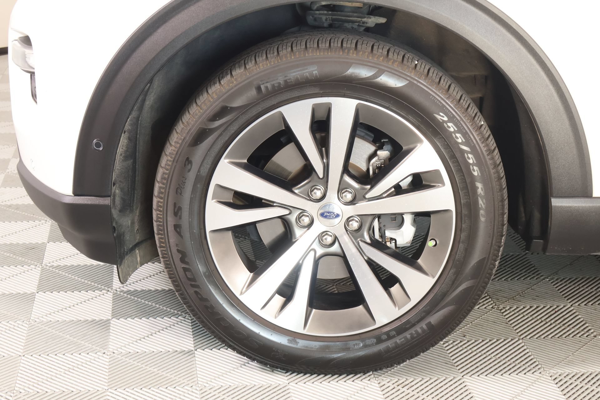 Used 2020 Ford Explorer Platinum w/ Premium Technology Package AWD/4WD image 21