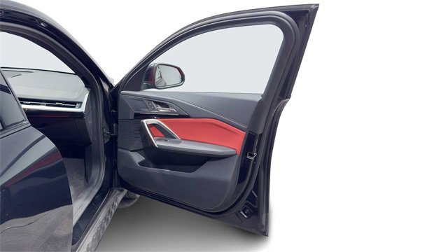 Used 2025 BMW X2 xDrive28i image 9