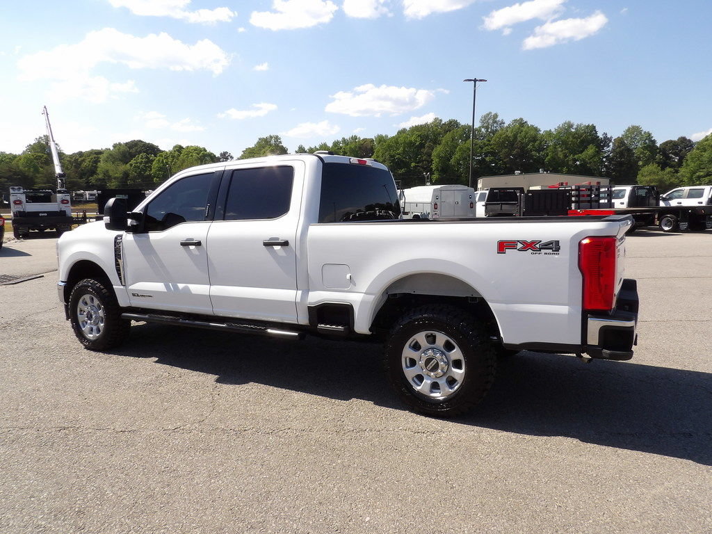 Used 2024 Ford F250 XLT w/ FX4 Off-Road Package AWD/4WD image 4