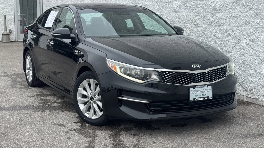 Used 2018 Kia Optima EX w/ Premium Package image 2