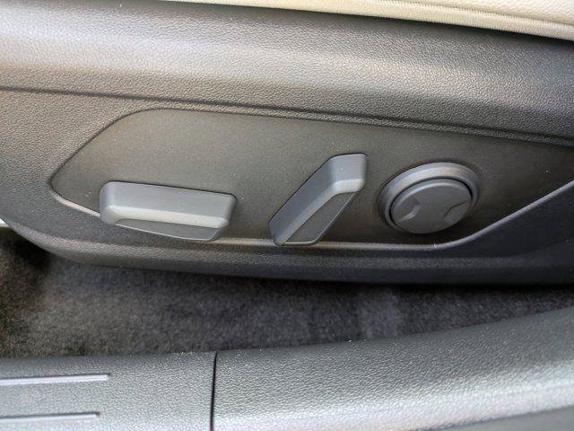 New 2026 Hyundai Elantra Limited FWD image 17