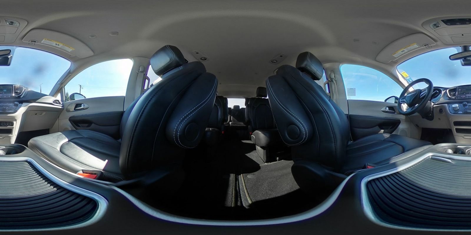 Used 2024 Chrysler Pacifica Touring-L image 39