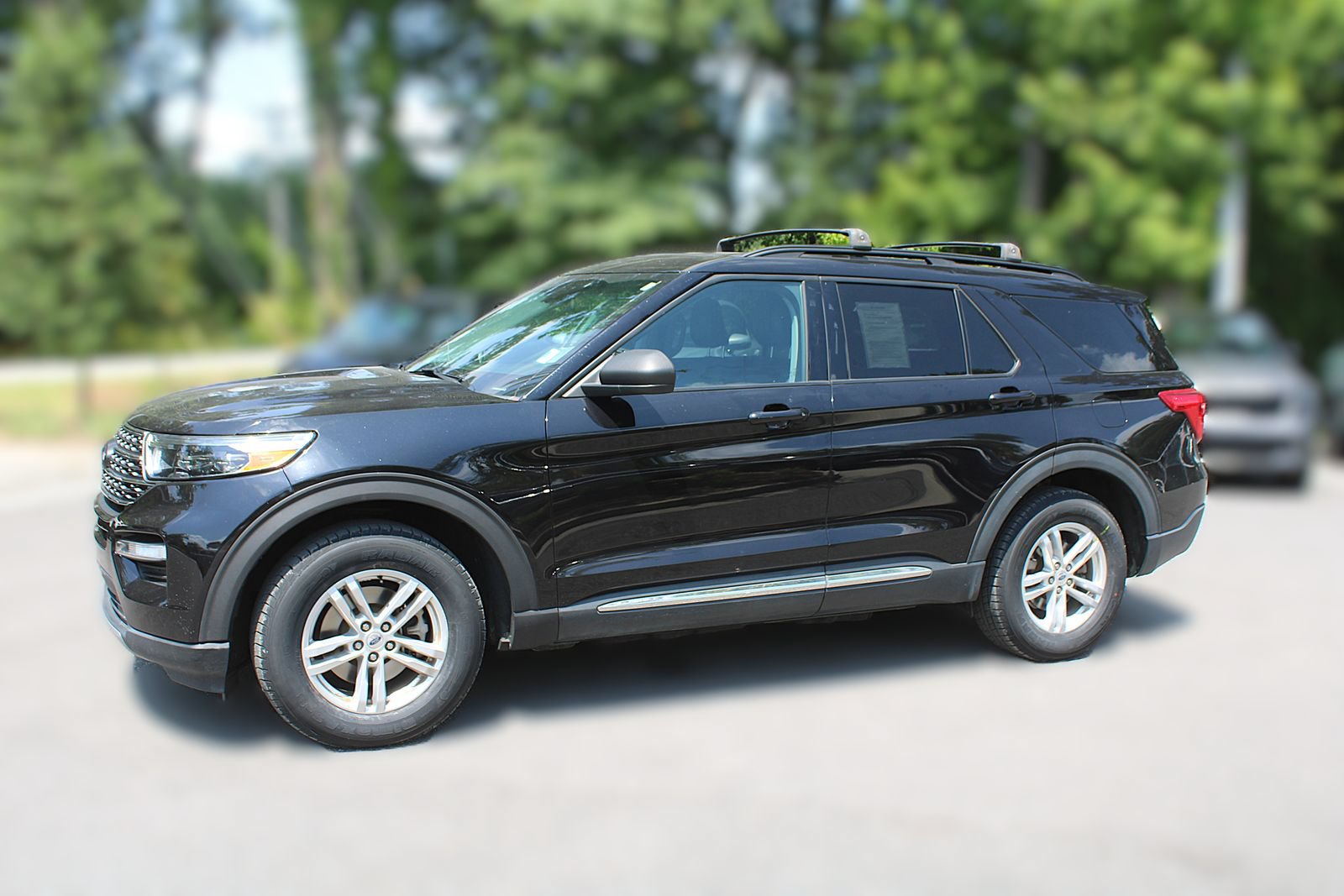 Used 2022 Ford Explorer XLT w/ Equipment Group 202A AWD/4WD image 4