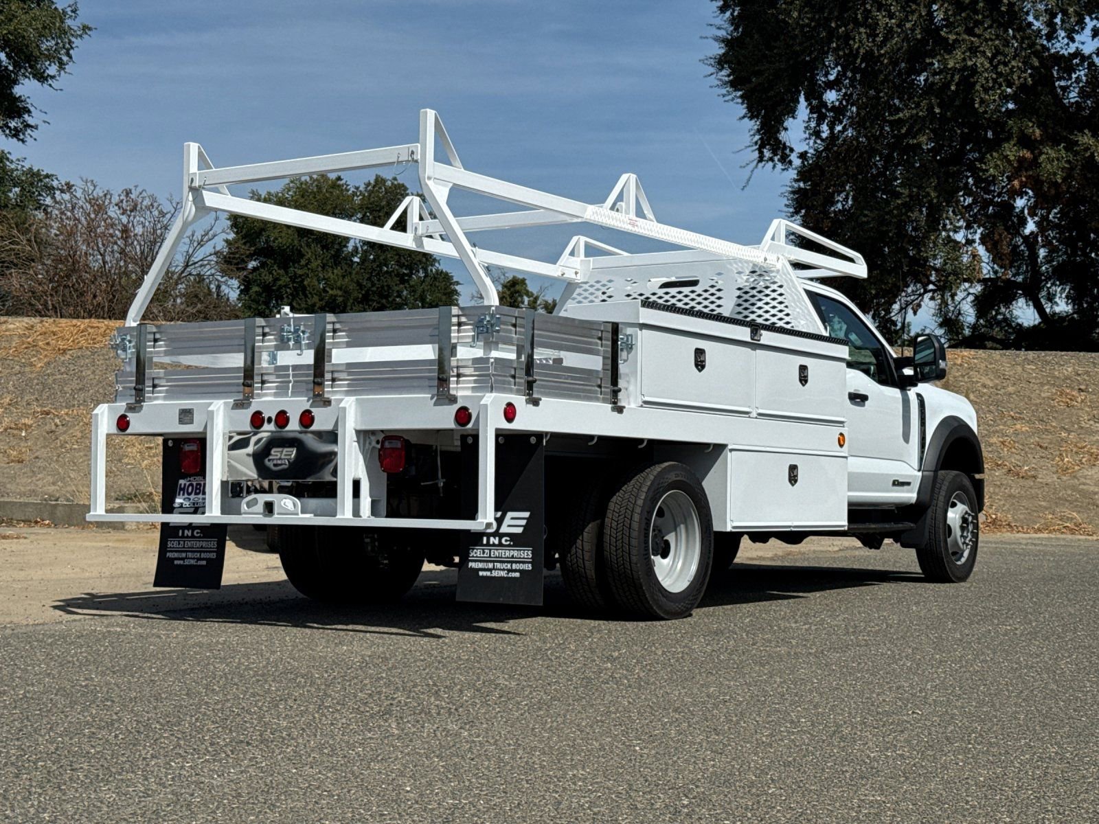 New 2025 Ford F550 4x4 Regular Cab Super Duty image 3