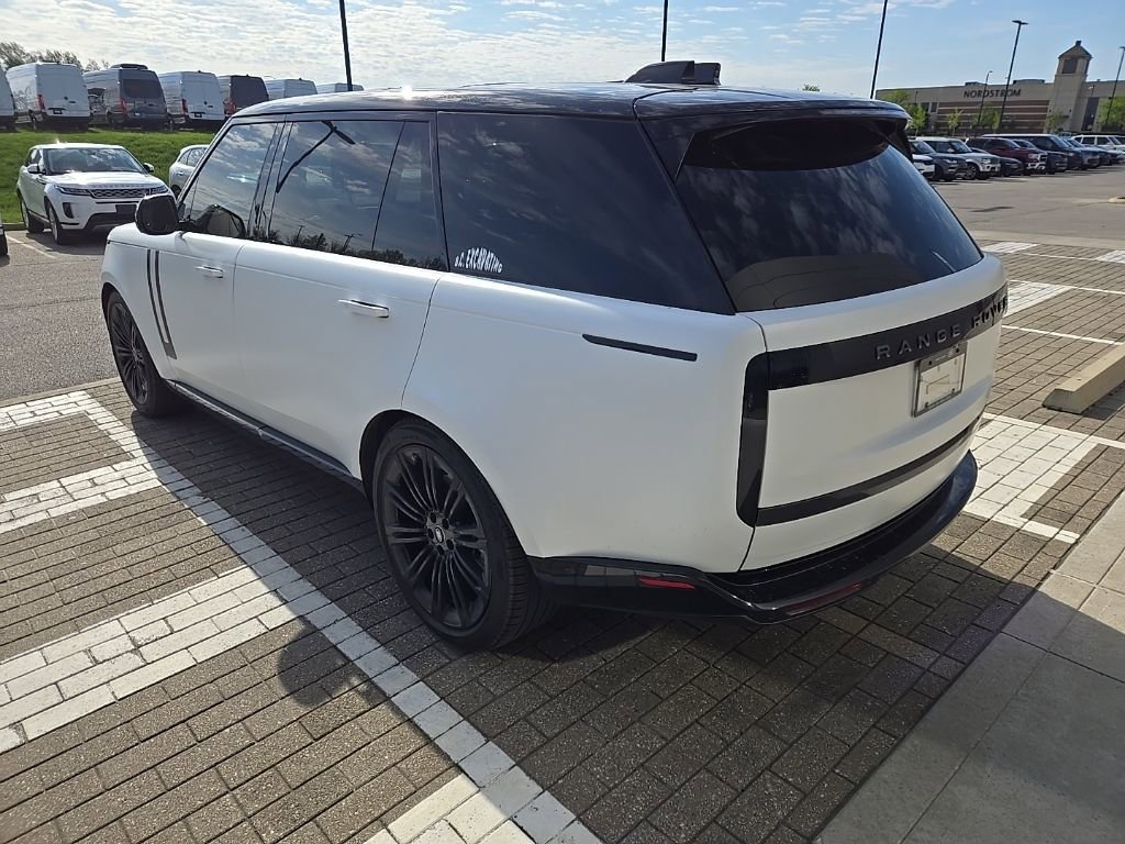 Used 2025 Land Rover Range Rover Long Wheelbase SE AWD/4WD image 7