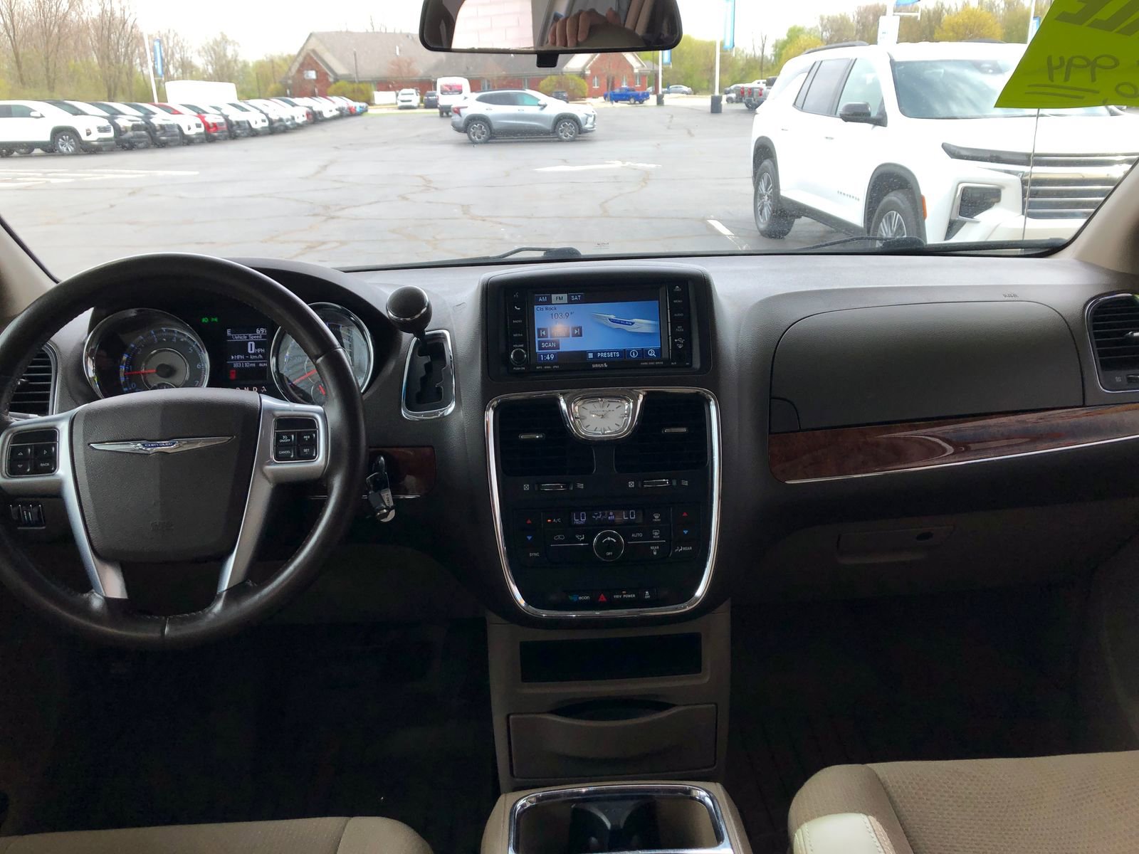 Used 2011 Chrysler Town & Country Touring FWD image 14