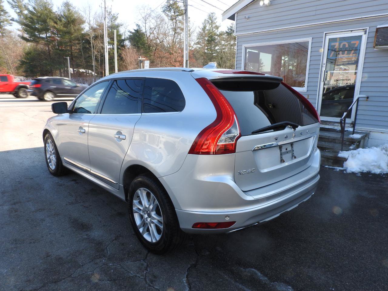 Used 2016 Volvo XC60 T5 Platinum w/ Climate Package AWD/4WD image 3