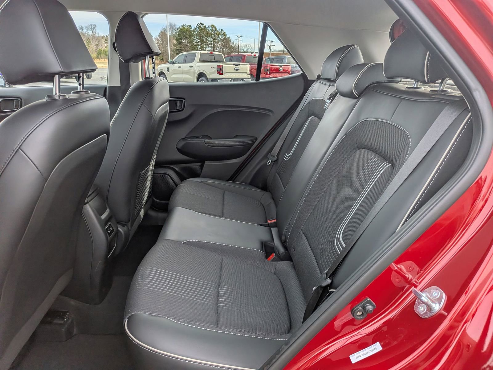 Used 2025 Hyundai Venue Limited FWD image 28