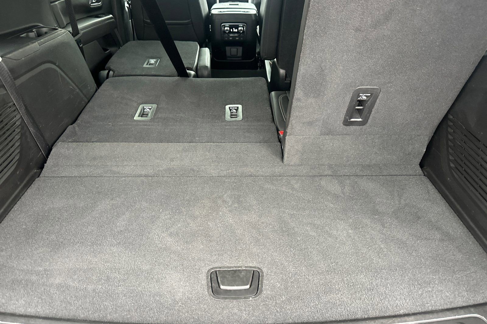 Used 2021 GMC Yukon SLT w/ Rear Media and Nav Package image 18