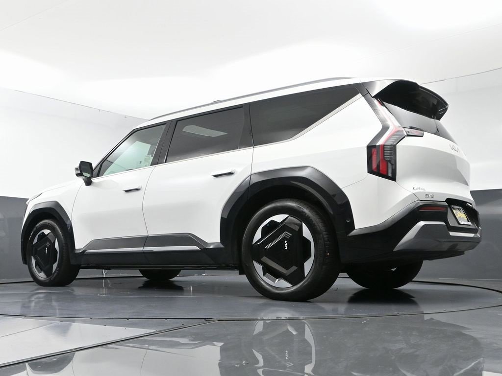 Used 2024 Kia EV9 Land image 55