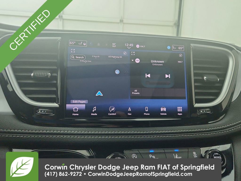 Certified 2025 Chrysler Pacifica Limited image 24