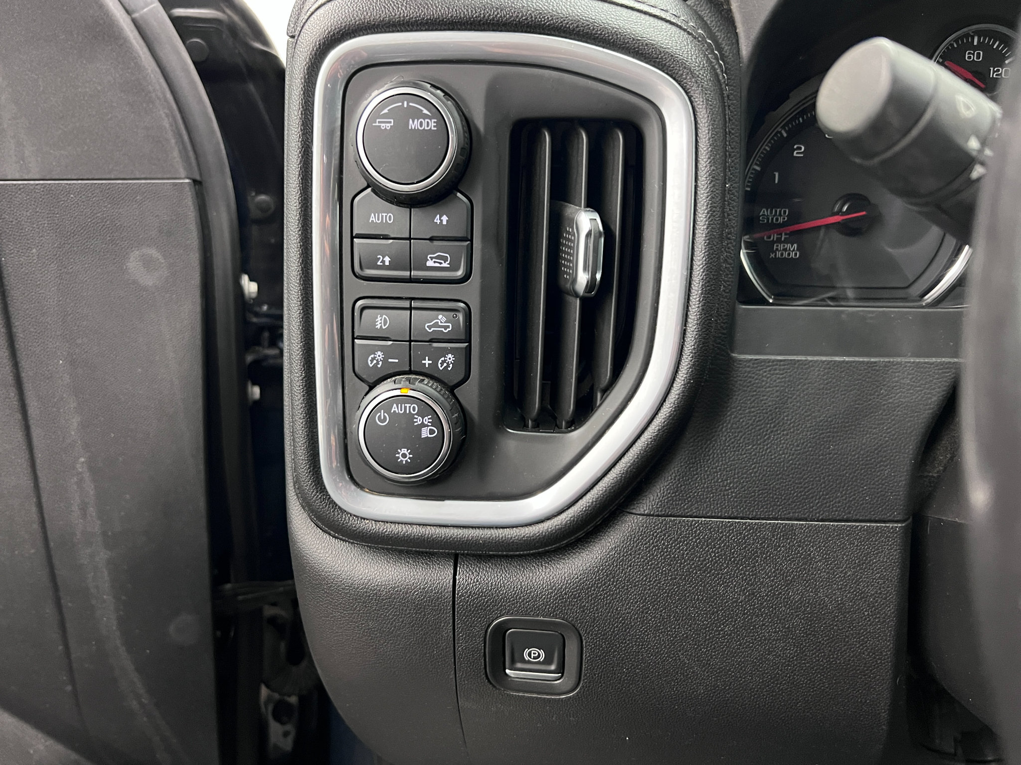 Used 2021 Chevrolet Silverado 1500 LT AWD/4WD image 23