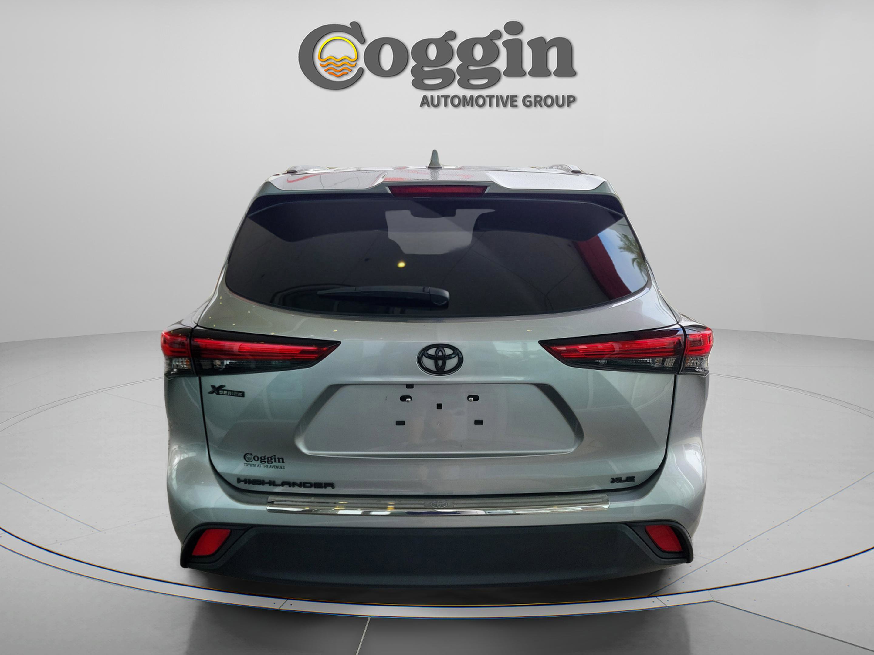 Used 2023 Toyota Highlander XLE image 4