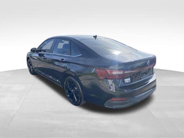 Used 2025 Volkswagen Jetta SE image 6