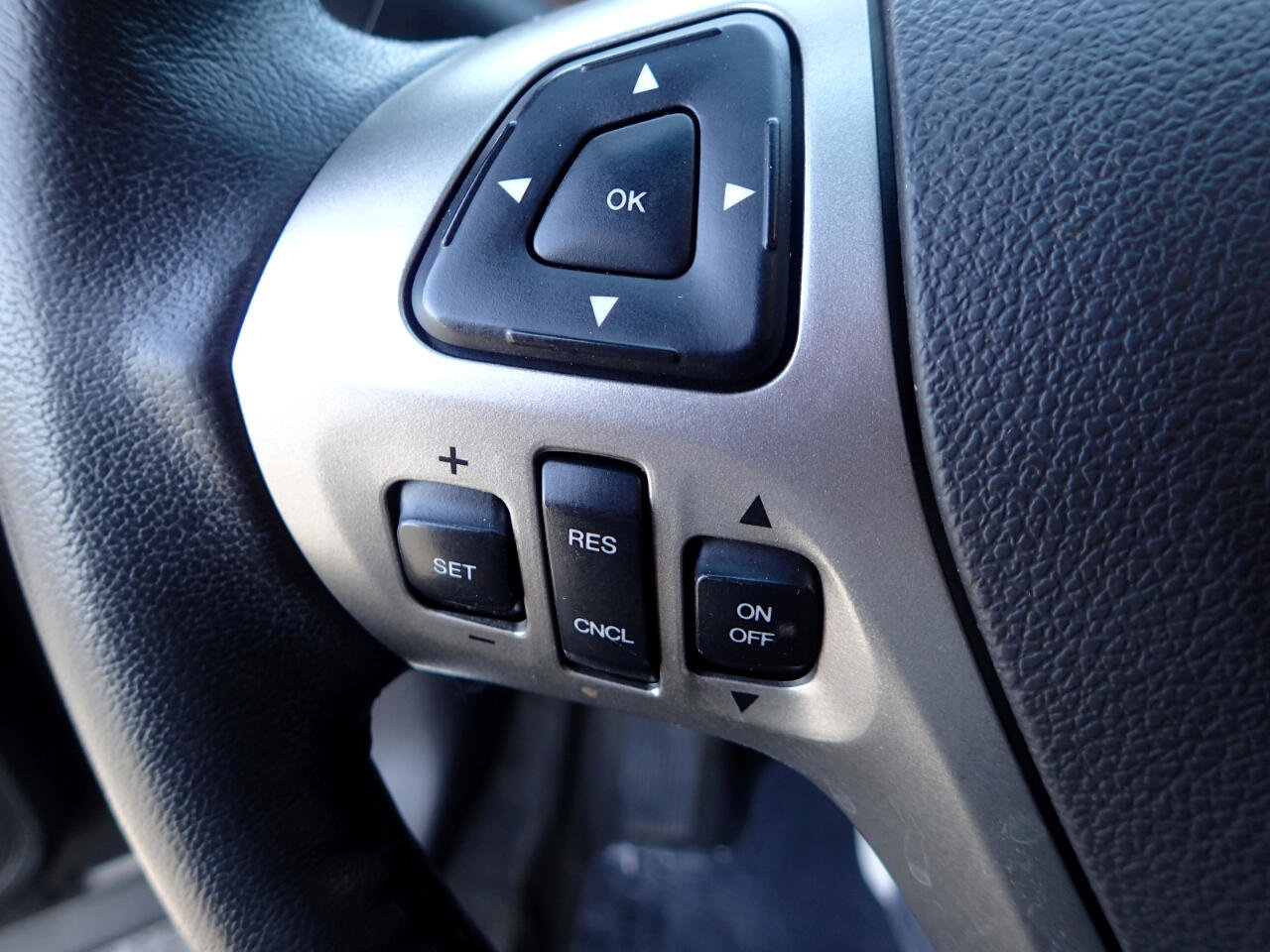 Used 2016 Ford Taurus Limited FWD image 14