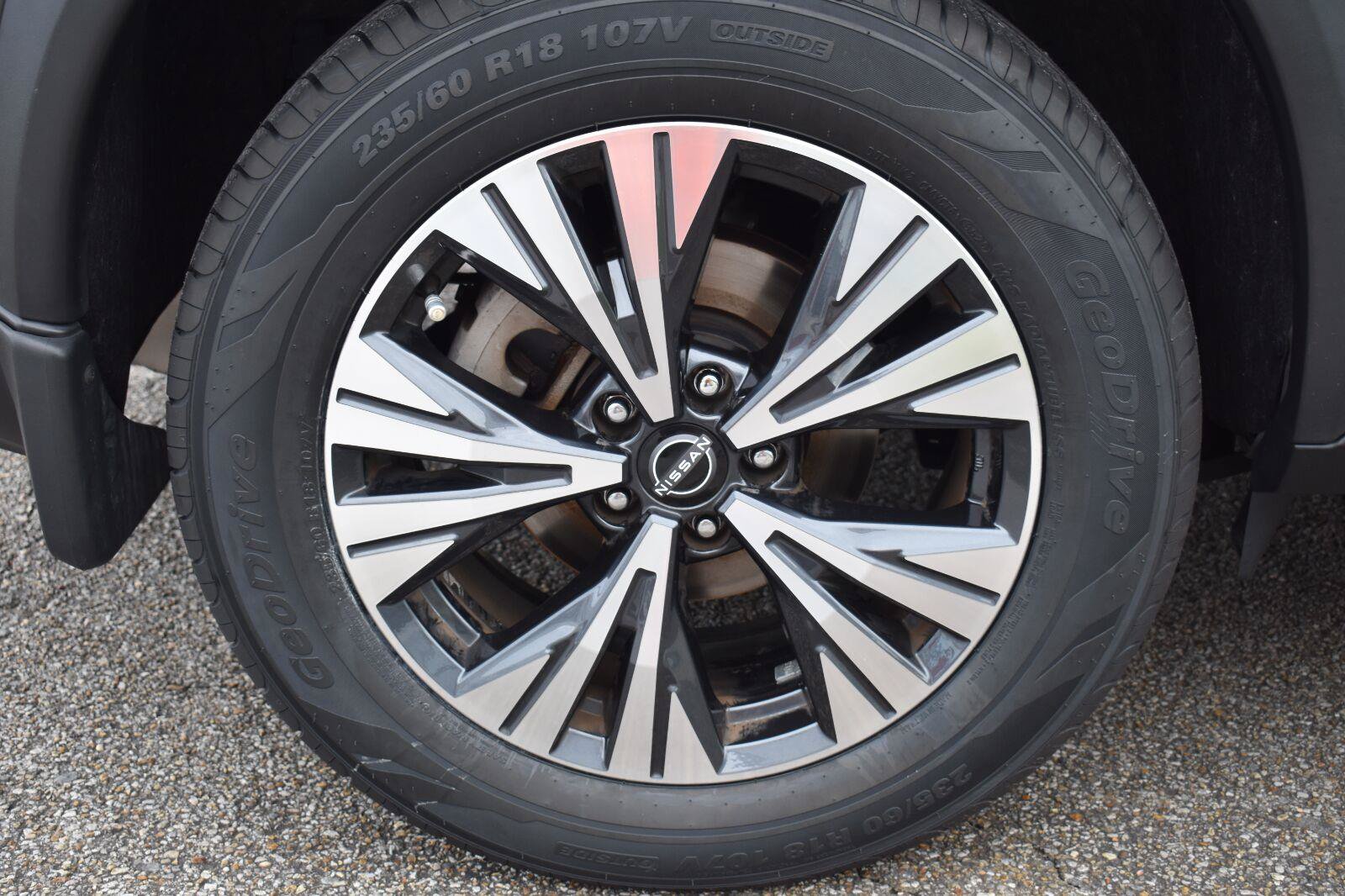 Used 2023 Nissan Rogue SV w/ SV Premium B Package FWD image 12