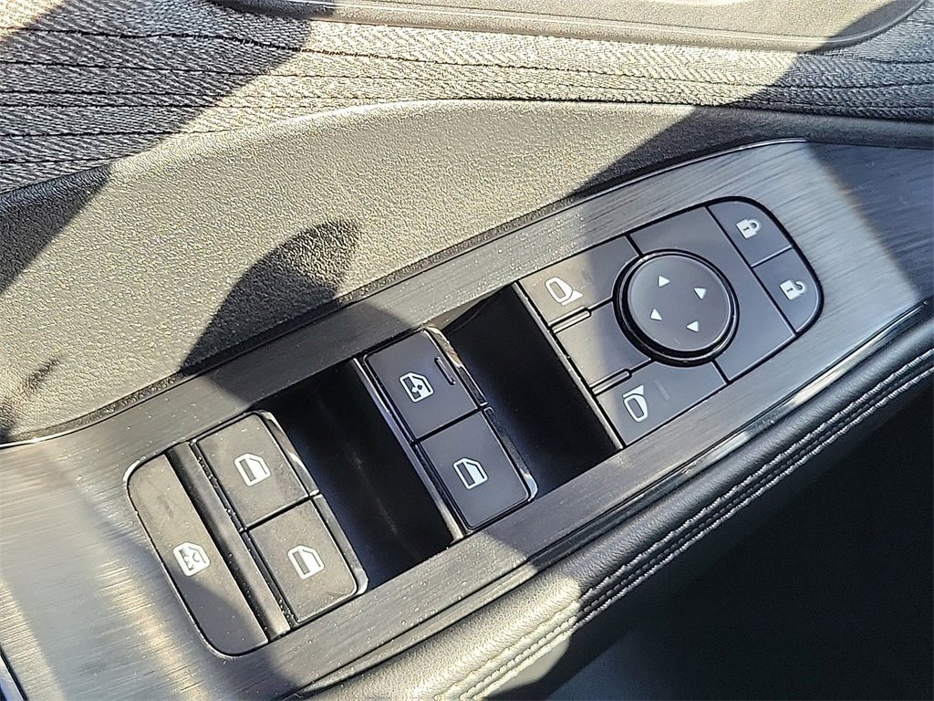 Used 2023 Nissan Rogue SV image 15