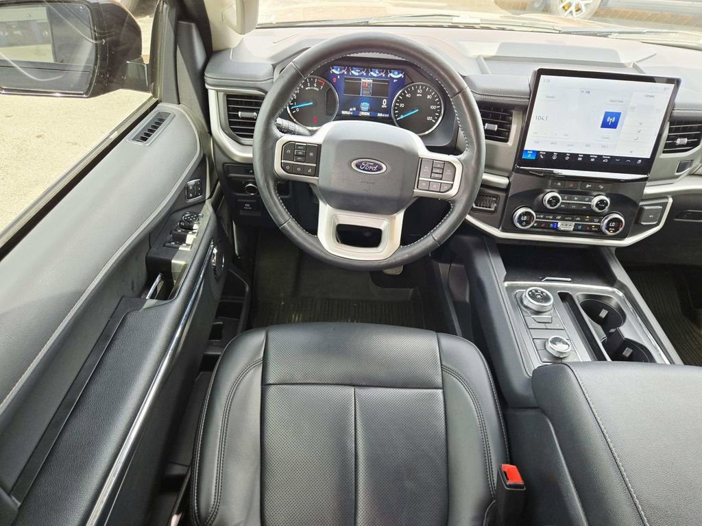 Used 2024 Ford Expedition XLT AWD/4WD image 11