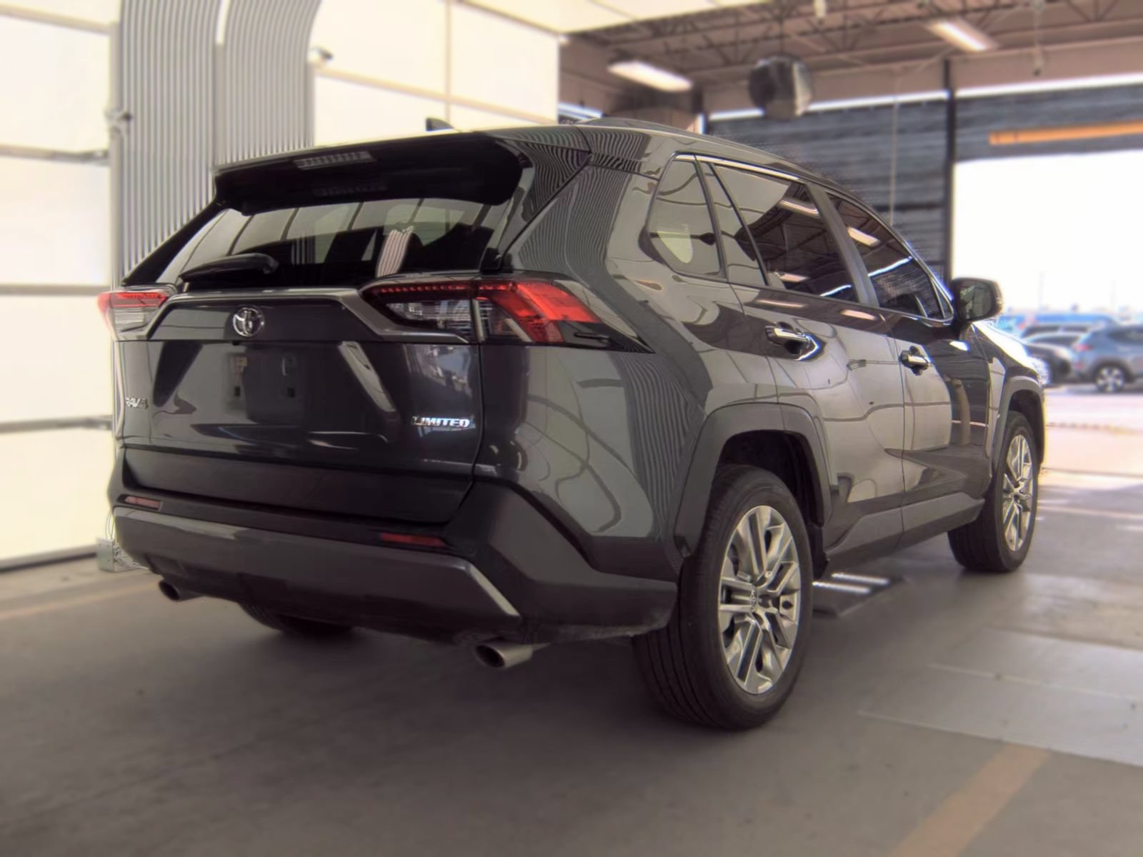 Used 2020 Toyota RAV4 Limited FWD video 1