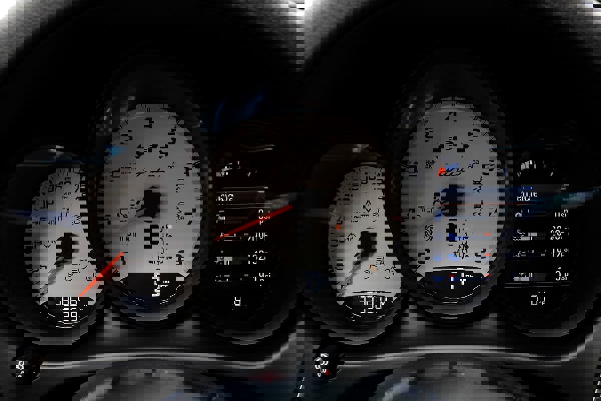 Used 2016 Porsche Macan Turbo AWD/4WD image 17