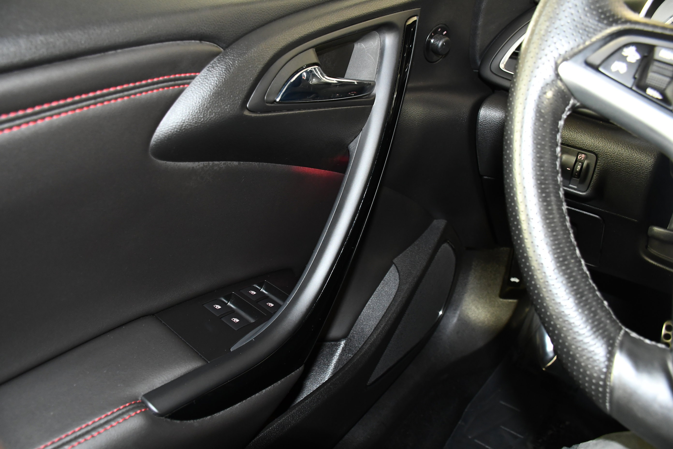 Used 2018 Buick Cascada Sport Touring w/ Dark Effects Package image 38