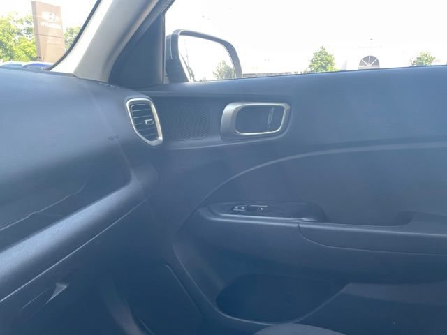 Used 2021 Hyundai Venue SE FWD image 23