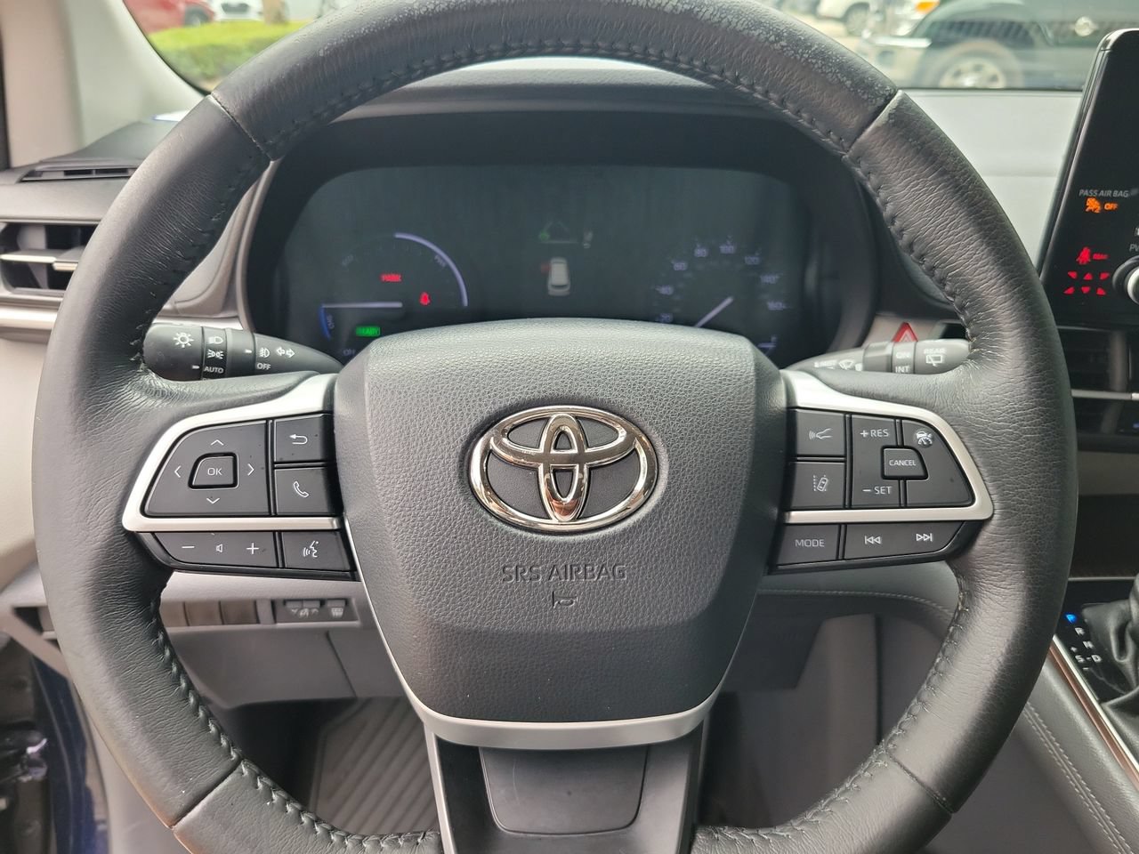 Used 2023 Toyota Sienna XLE FWD image 19