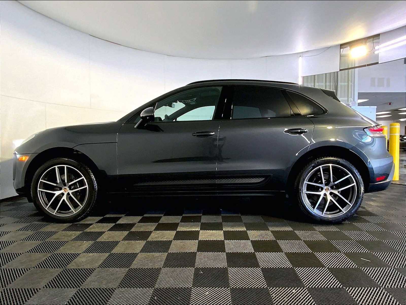 Used 2025 Porsche Macan video 2
