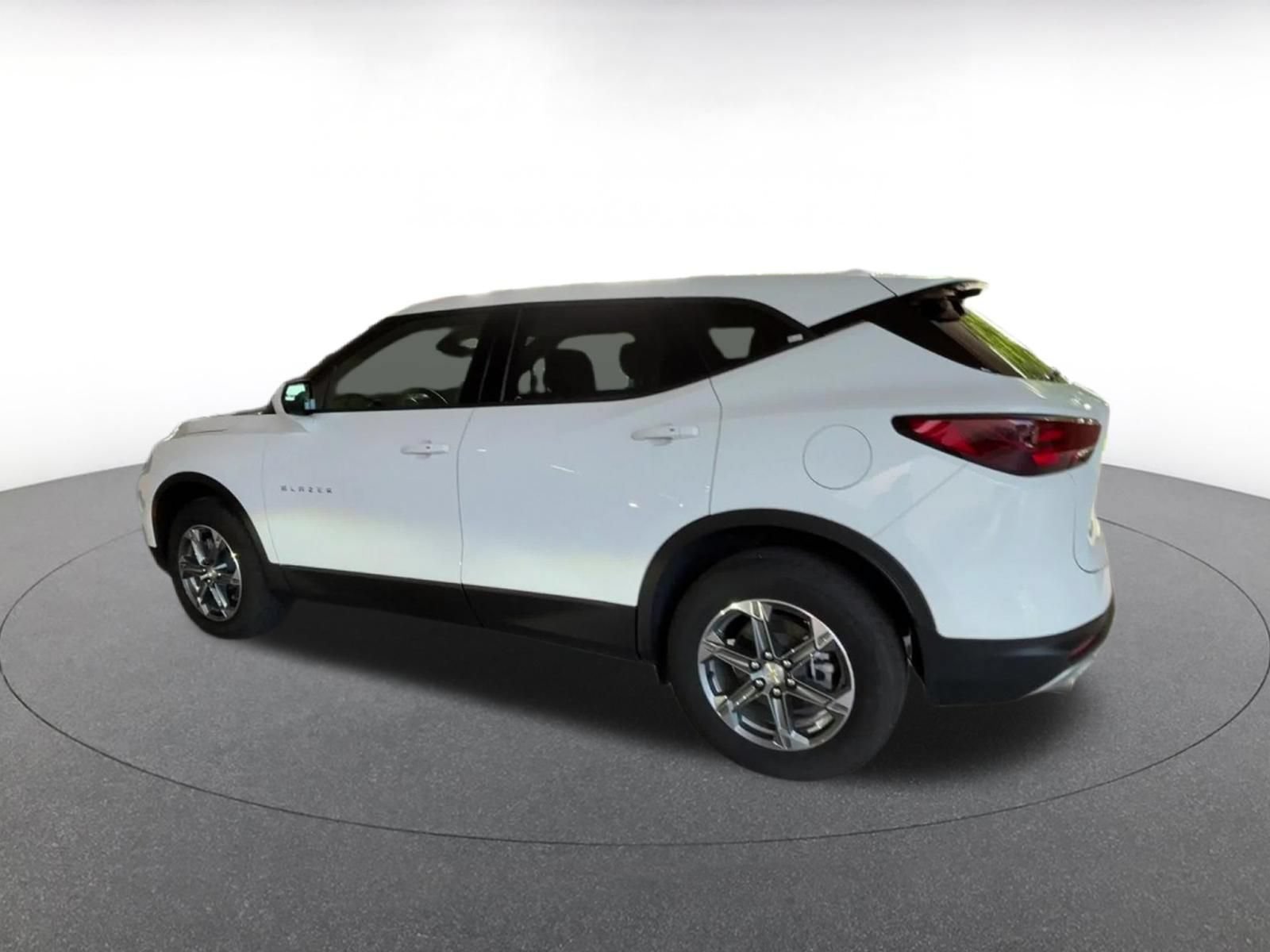 Used 2026 Chevrolet Blazer LT FWD image 10