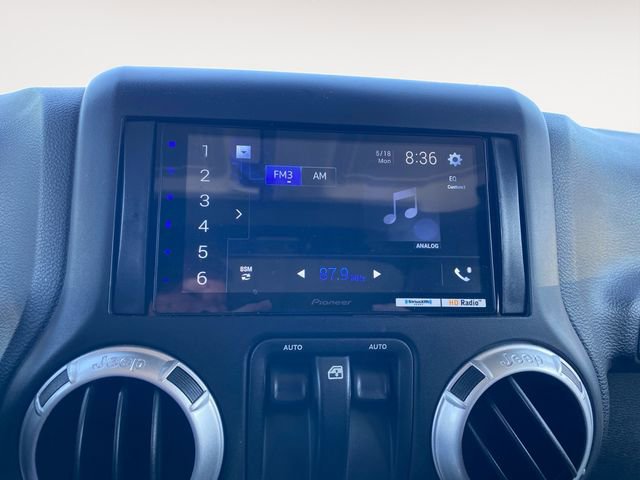 Used 2015 Jeep Wrangler Sahara w/ Connectivity Group AWD/4WD image 21