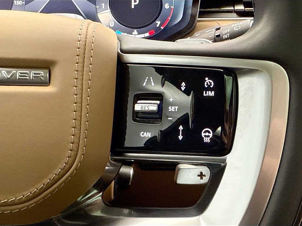 Used 2023 Land Rover Range Rover SE image 12