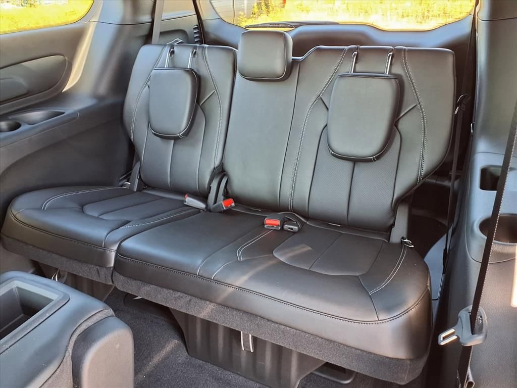 New 2026 Chrysler Pacifica Select image 27