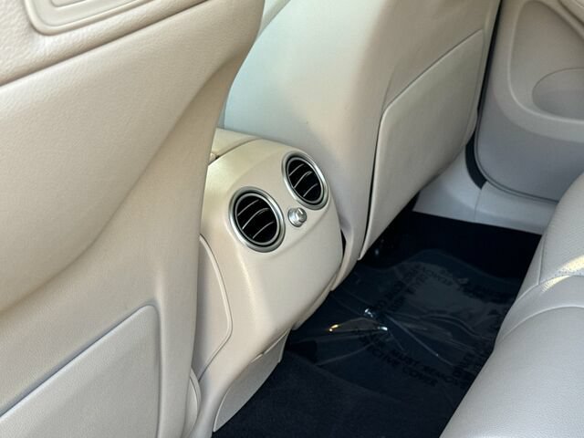 Used 2019 Mercedes-Benz GLC 300 4MATIC image 14