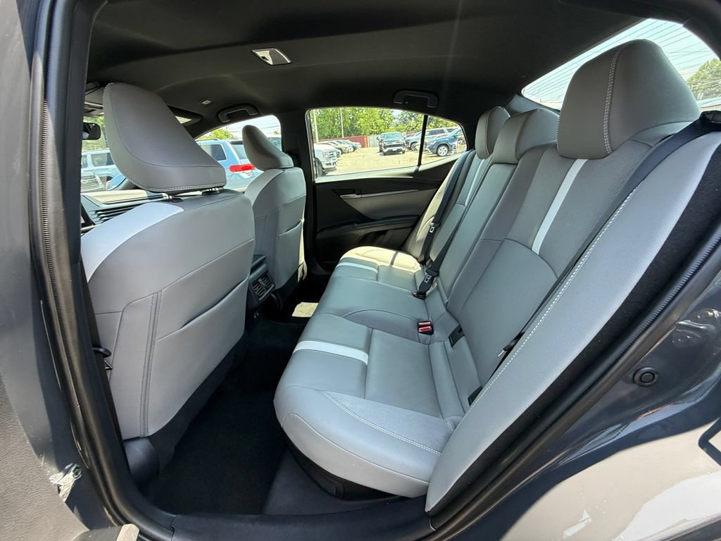 Used 2025 Toyota Camry SE w/ Convenience Package FWD image 21