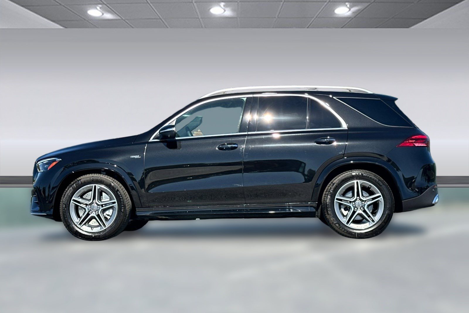 Used 2025 Mercedes-Benz GLE 53 AMG 4MATIC image 2