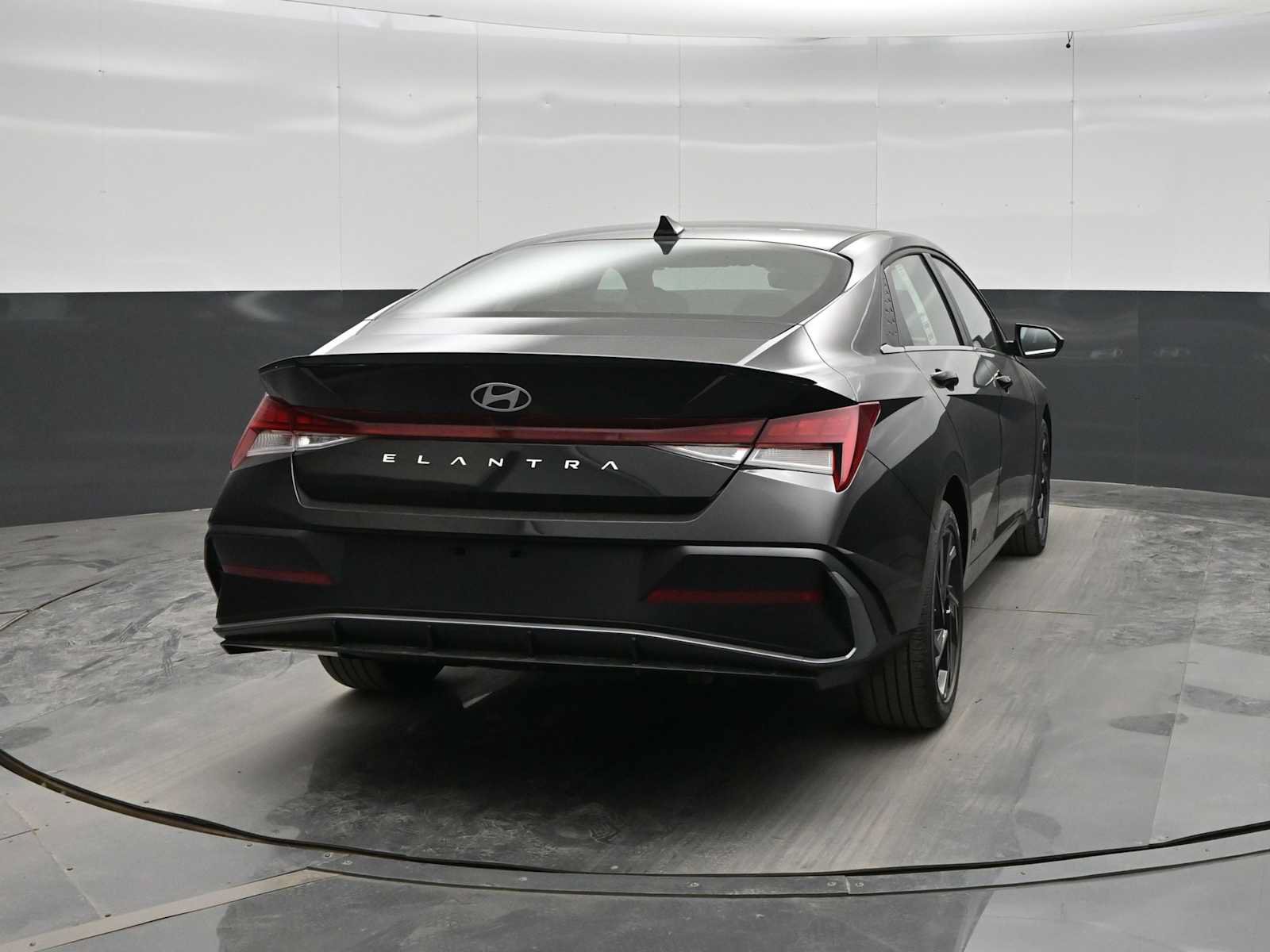 New 2026 Hyundai Elantra SEL Sport FWD image 6