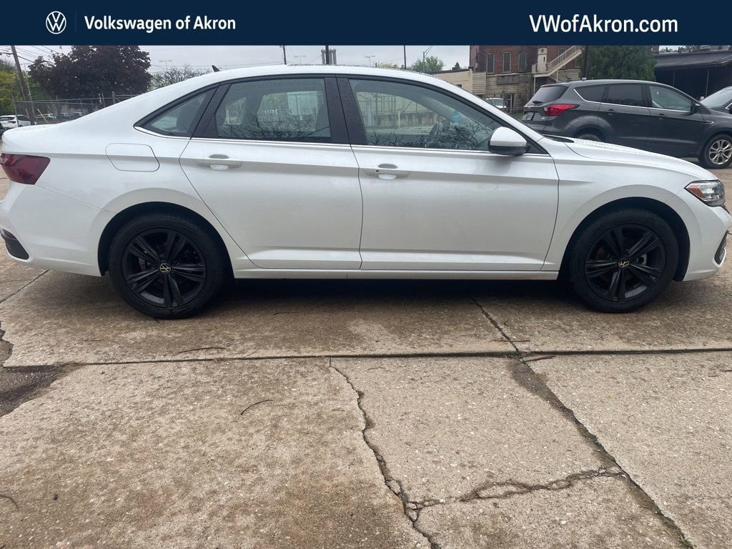 Used 2023 Volkswagen Jetta SE FWD image 1