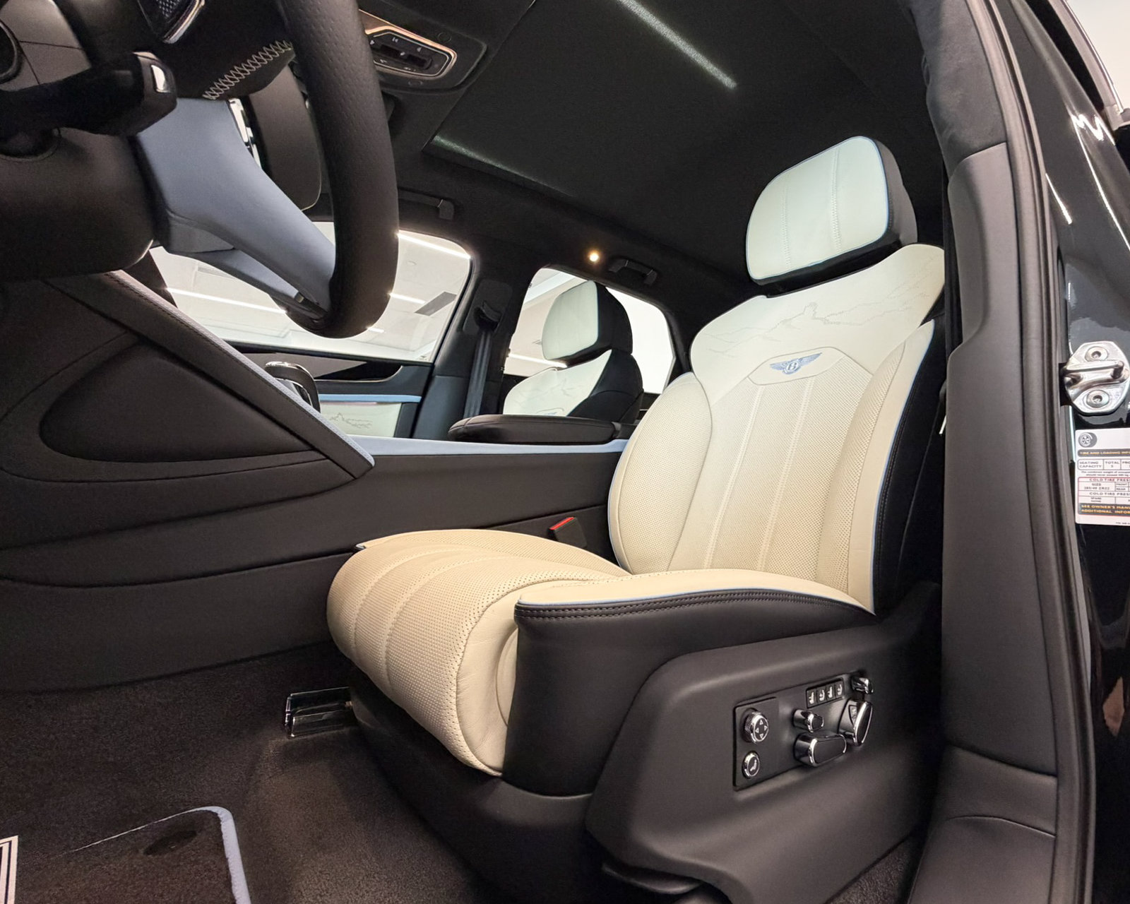 New 2027 Bentley Bentayga AWD/4WD image 17