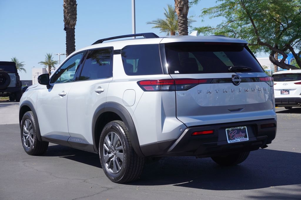 Certified 2025 Nissan Pathfinder SV image 3