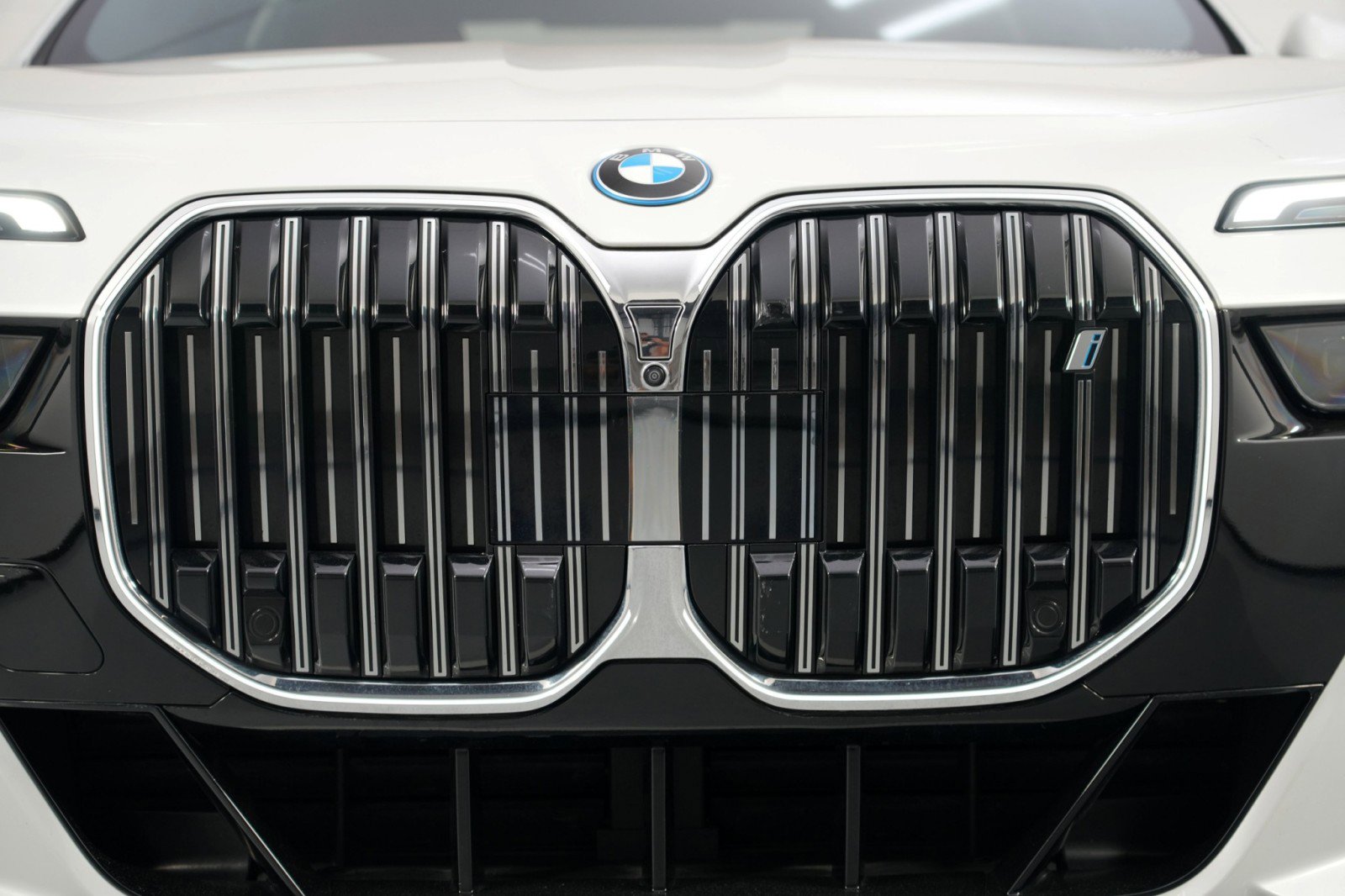 Used 2023 BMW i7 xDrive60 image 66