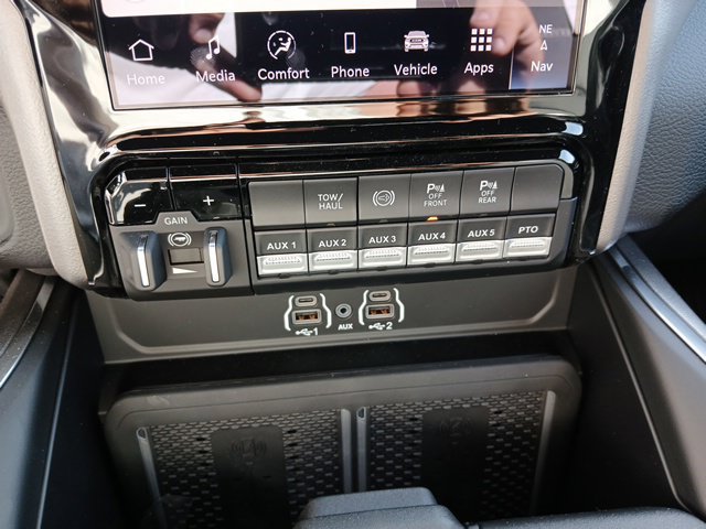 New 2026 RAM 4500 4x4 Crew Cab DRW w/ Laramie Trim Package image 45