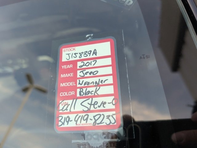 Used 2017 Jeep Wrangler Unlimited Sahara w/ Connectivity Group image 32