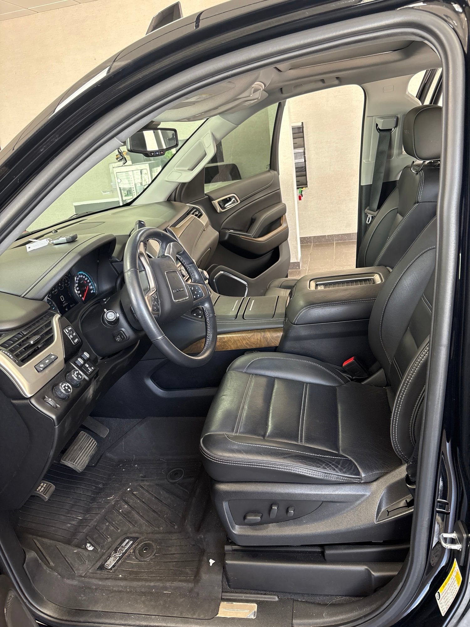 Used 2020 GMC Yukon Denali w/ Denali Ultimate Package AWD/4WD image 5