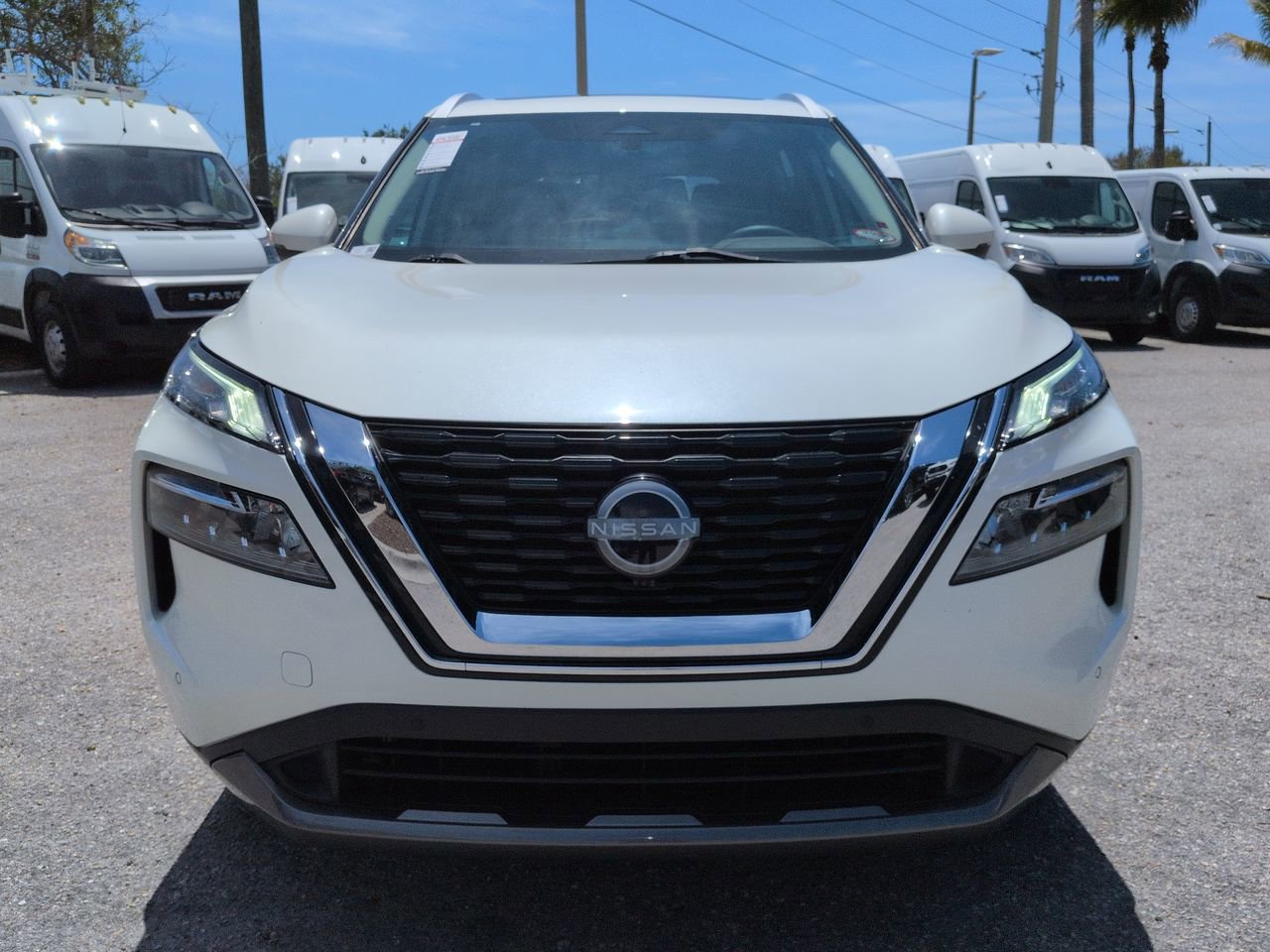 Used 2023 Nissan Rogue SL w/ SL Premium Package FWD image 3