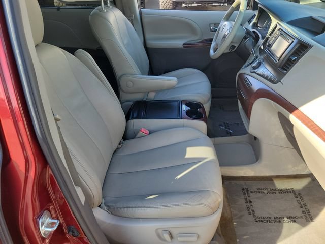 Used 2014 Toyota Sienna XLE FWD image 21