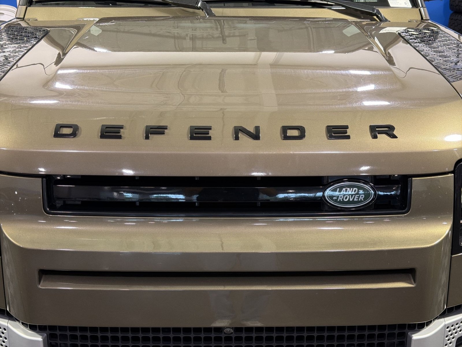 Used 2025 Land Rover Defender 110 S AWD/4WD image 12